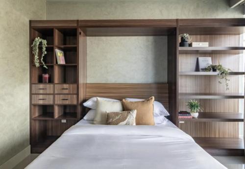 Elara Downtown Dubai Apartment near Burj Khalifa - Tap to explore photos