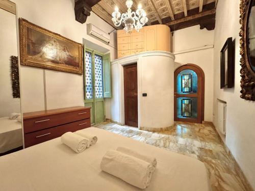 Sogno Romano Coronari, a stone's throw from Piazza Navona - Tap to explore photos