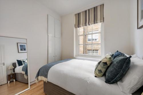 CS Apartments Oxford Street II - Tap to explore photos