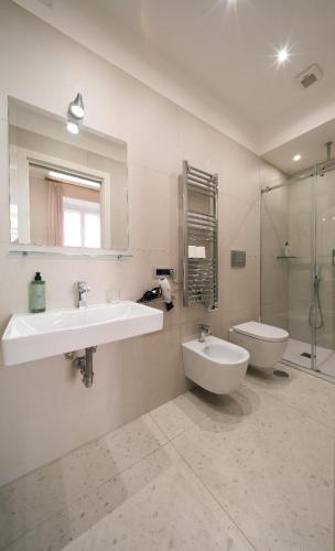 Aurea Colosseum Guest House - Tap to explore photos