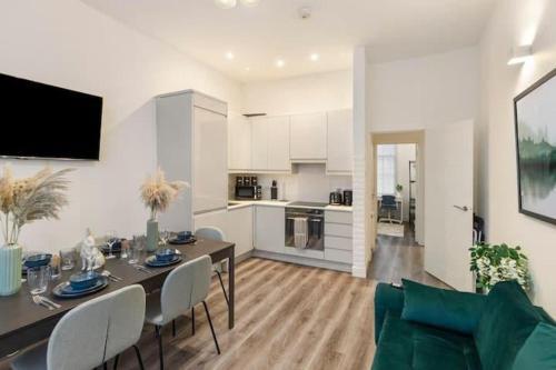 Apartment - Sleeps 7 - Paddington Station 5 mins