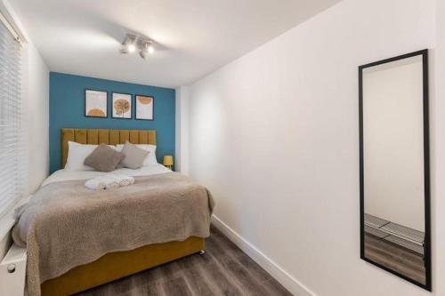 Apartment - Sleeps 7 - Paddington Station 5 mins - Tap to explore photos