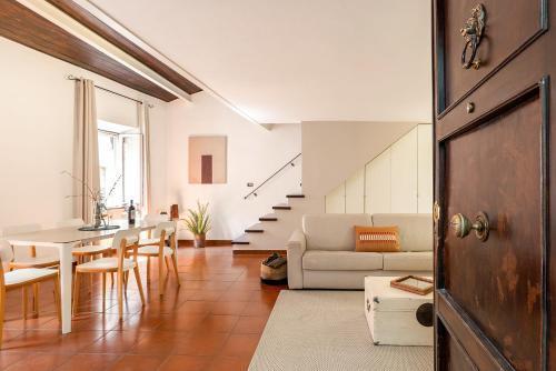 Luce in Trastevere Loft - Tap to explore photos