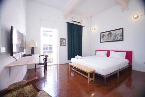HIInn Yaowarat Room Type - Deluxe Double Room with Balcony