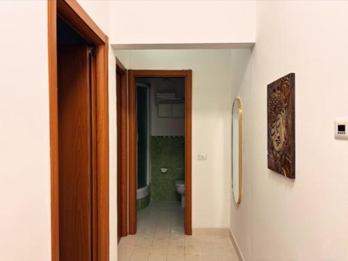 GuestHost - Spacious Apartment near Colosseum - Tap to explore photos