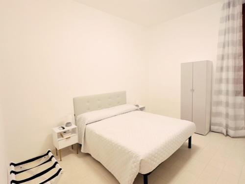 GuestHost - Spacious Apartment near Colosseum - Tap to explore photos