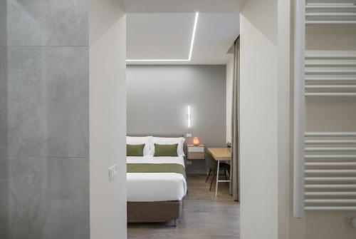 Giusi Rooms - Piazza Vittorio Guesthouse - Tap to explore photos