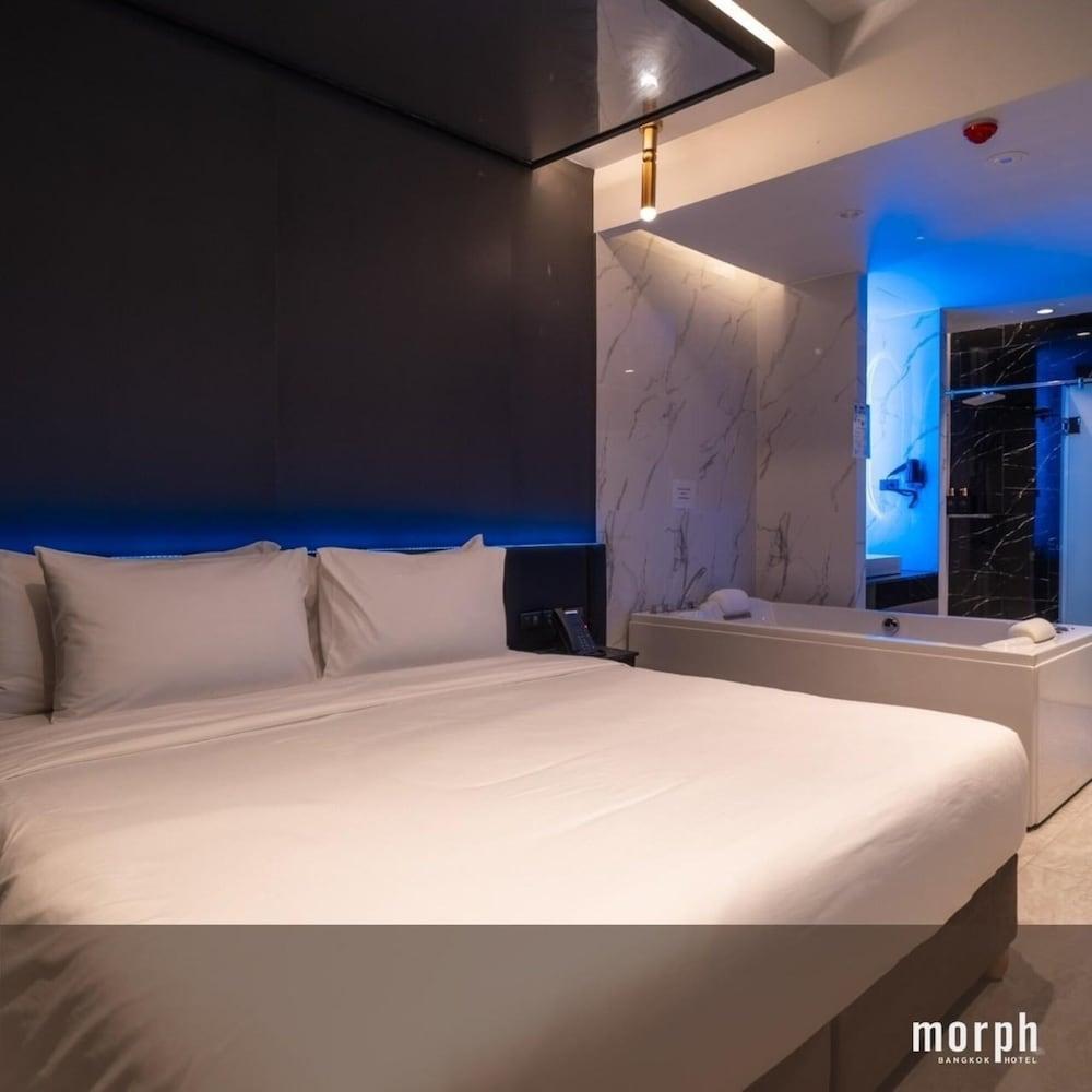 morph Bangkok Hotel Room Type - One Bedroom Suite with Jacuzzi