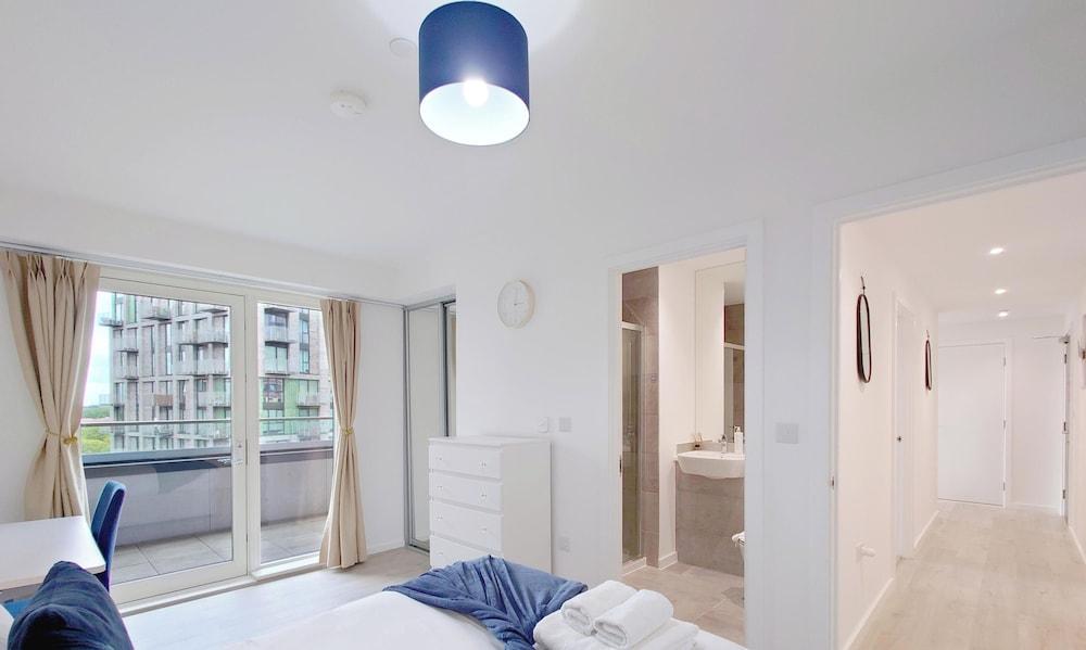 Deluxe Serviced Three Bedroom Apartment - Tap to explore photos