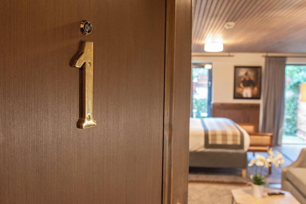 The Waterway Pub and Rooms Room Type - Deluxe Double or Twin Room