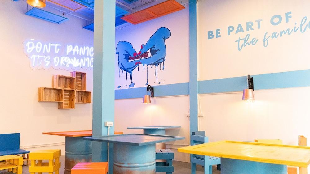 Bodega Party City Center Bangkok - Hostel - Tap to explore photos