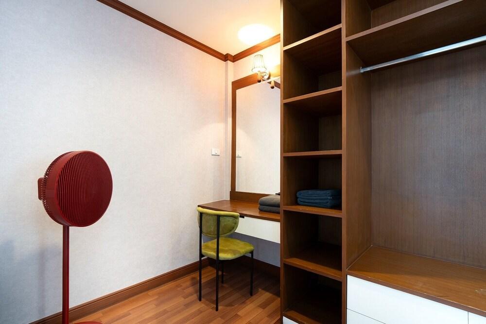 Capitel Ekkamai Hotel Room Type - The Crown Residence