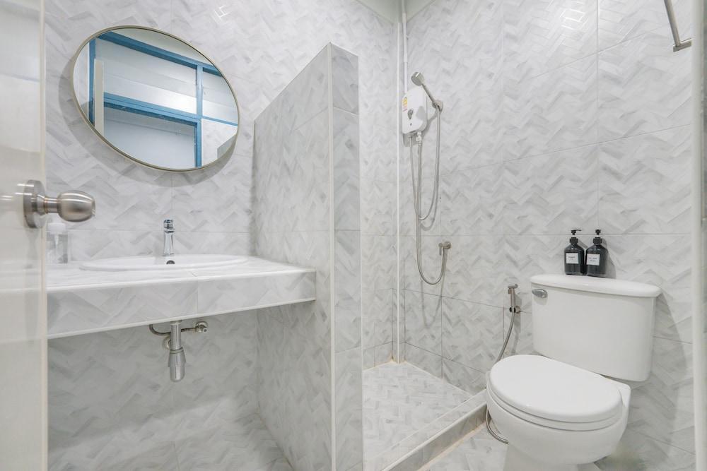 Arun Sa Wad House Sukhumvit 4 Guests - Tap to explore photos