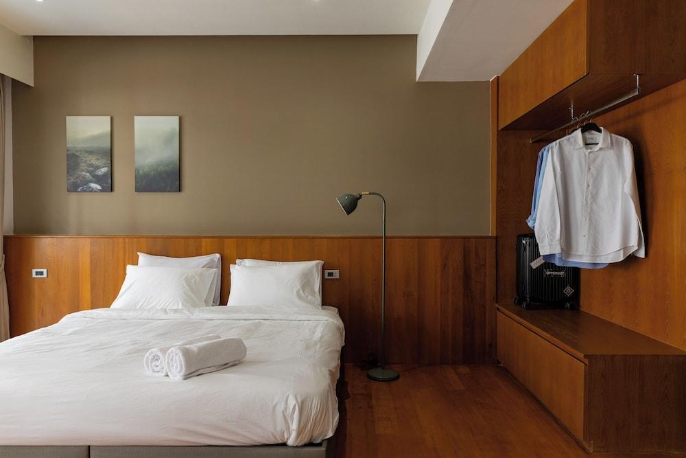 Q Space Sathorn - Narathiwas 18 Room Type - Deluxe Room Double Bed (King/Queen Bed)