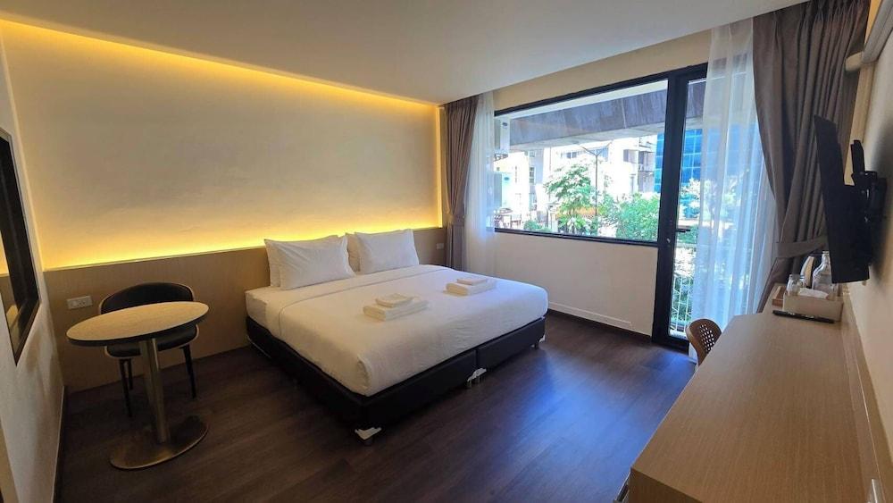 Norns Silom Cafe & Stay Room Type - Superior Double Room, City View