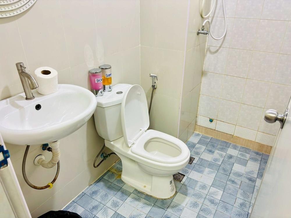 BKK Rama3 Guest House - Tap to explore photos