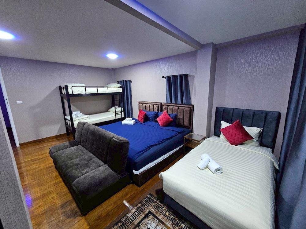 GrabSleepHotel Donmueang Airport Room Type - Family Room 6 people