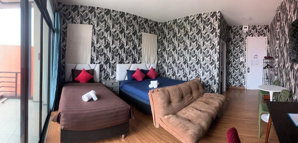 GrabSleepHotel Donmueang Airport Room Type - King Size & Twin bed