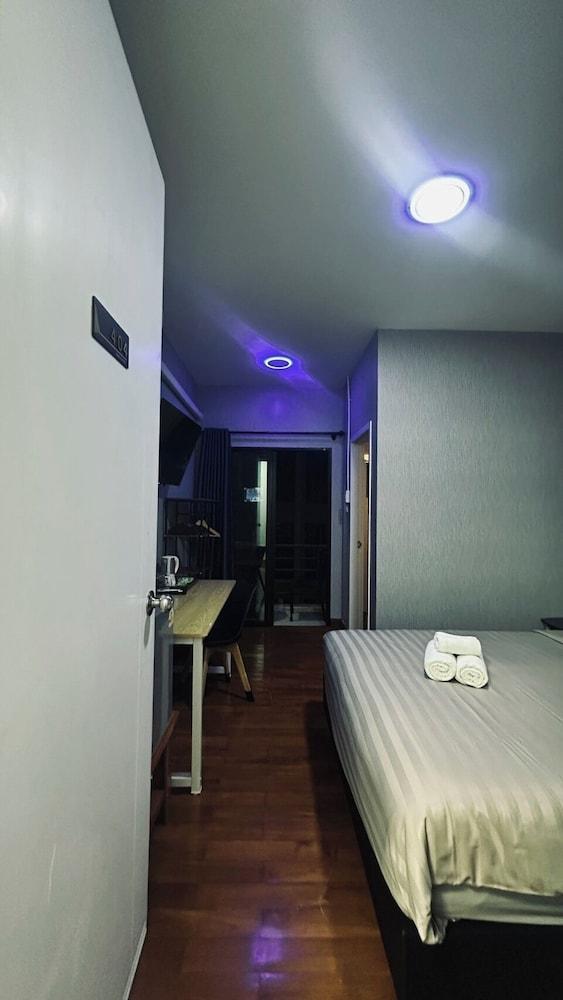 GrabSleepHotel Donmueang Airport - Tap to explore photos