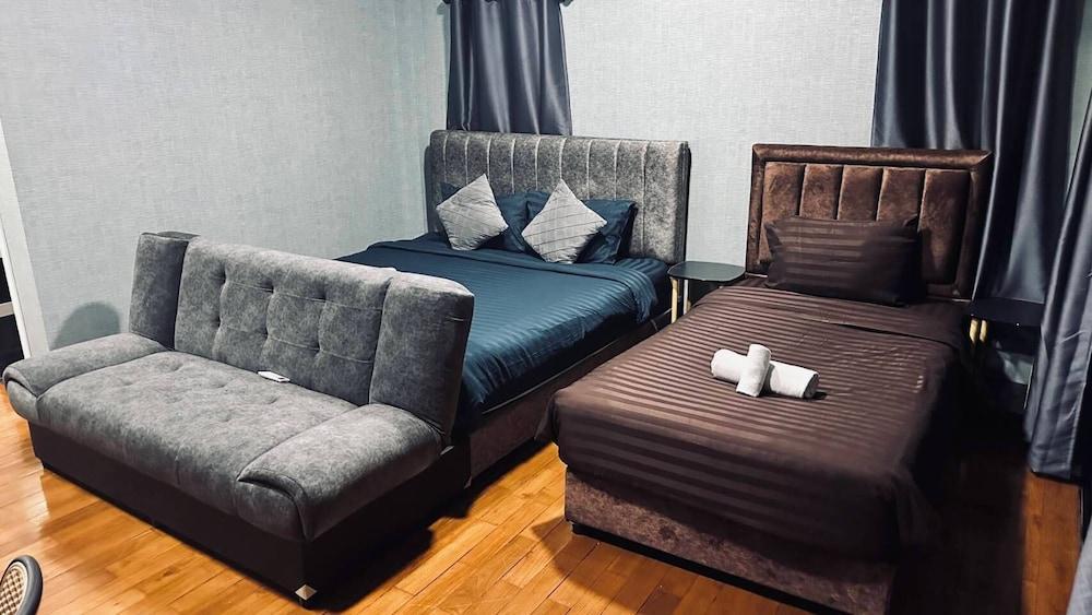 GrabSleepHotel Donmueang Airport Room Type - Deluxe Triple Room