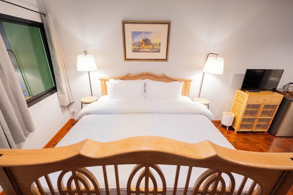Baan Batra Heritage Suite - Tap to explore photos