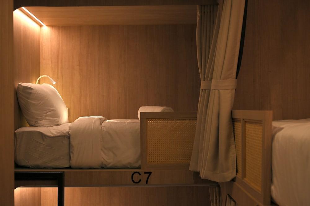 Yen Hostel & Smoothies Silom Room Type - Deluxe Shared Dormitory, Mixed Dorm, Non Smoking, Shared Bathroom Yen Hostel & Smoothies Silom Room Type - Deluxe Shared Dormitory, Mixed Dorm, Non Smoking, Shared Bathroom
