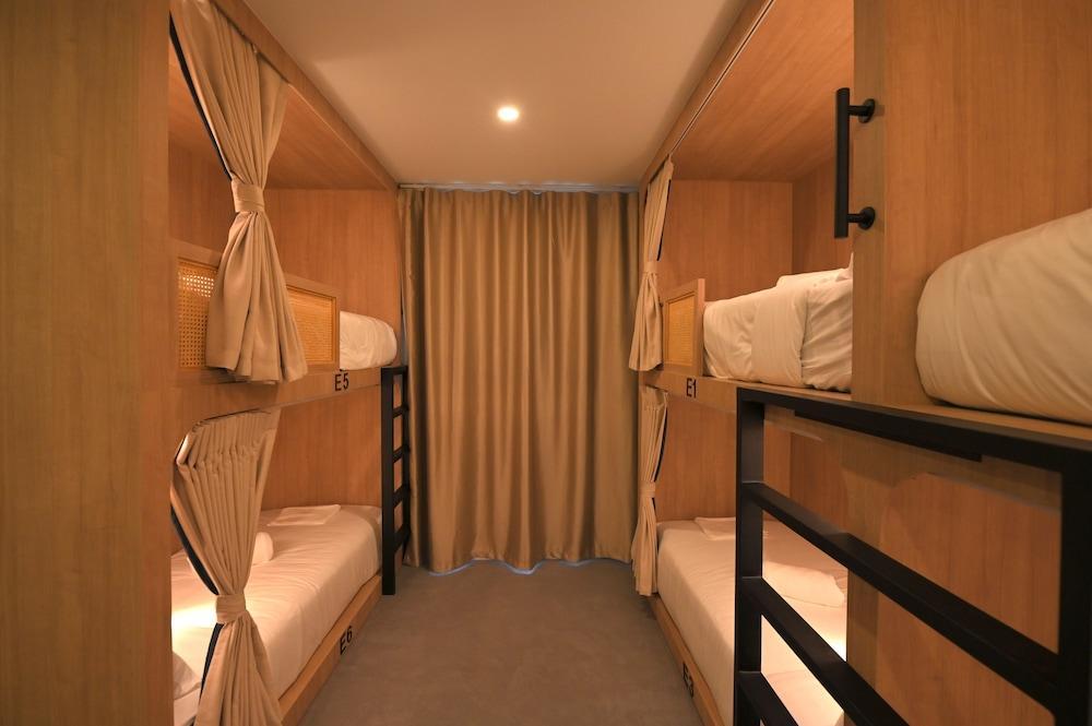 Yen Hostel & Smoothies Silom Room Type - Deluxe Shared Dormitory, Women only, Non Smoking, Shared Bathroom