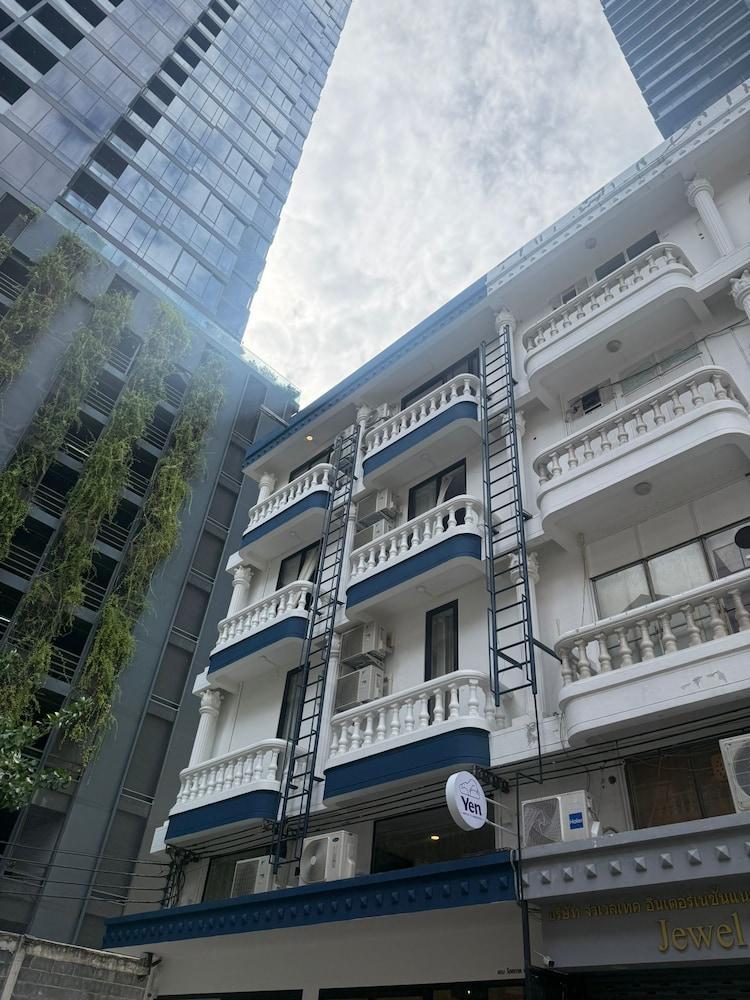 Yen Hostel & Smoothies Silom