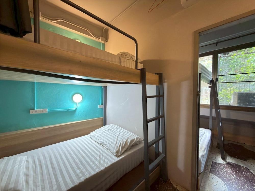 Merge Hostel Chinatown Room Type - Basic Shared Dormitory