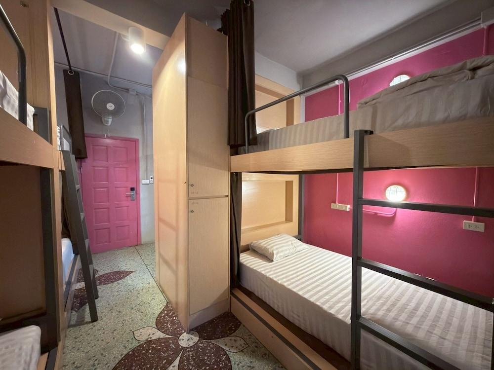 Merge Hostel Chinatown - Tap to explore photos
