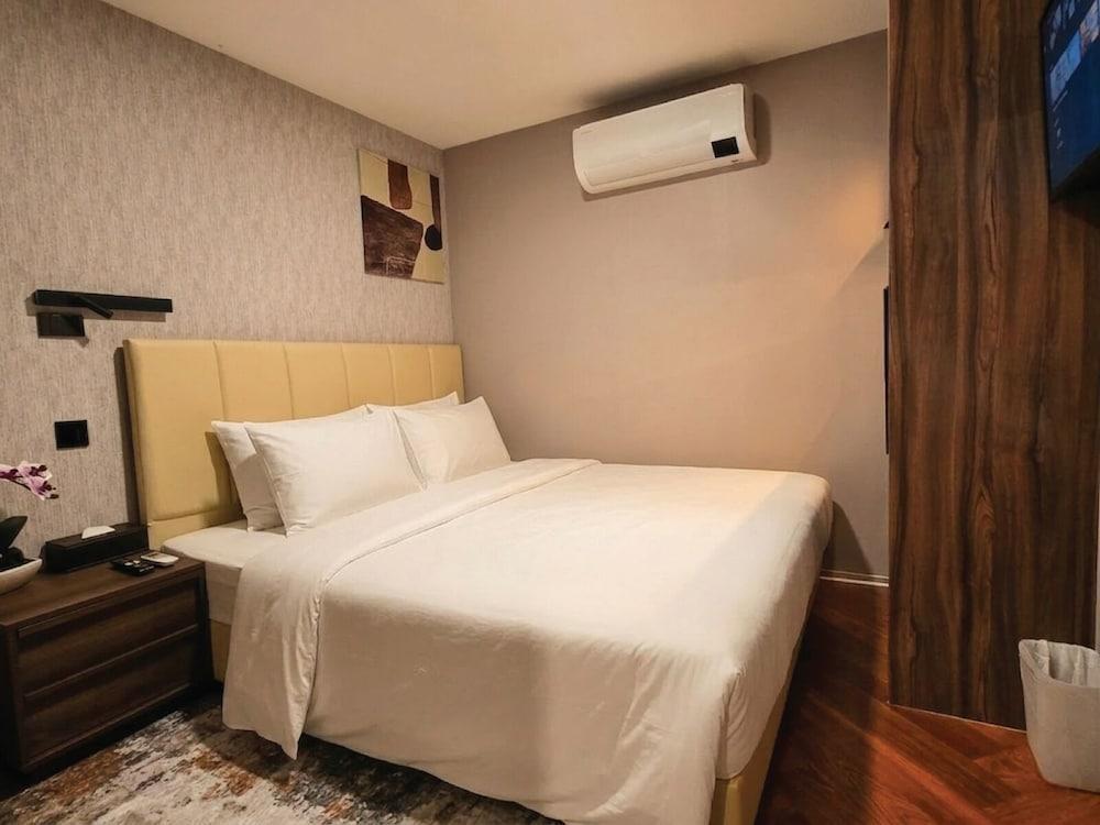 URBAN VIBE BANGKOK Room Type - Superior King Bed Room