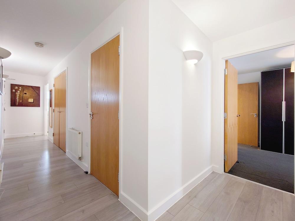 Capital Stay - Two Bed Apartment In Excel Room Type - Deluxe Apartment, City View