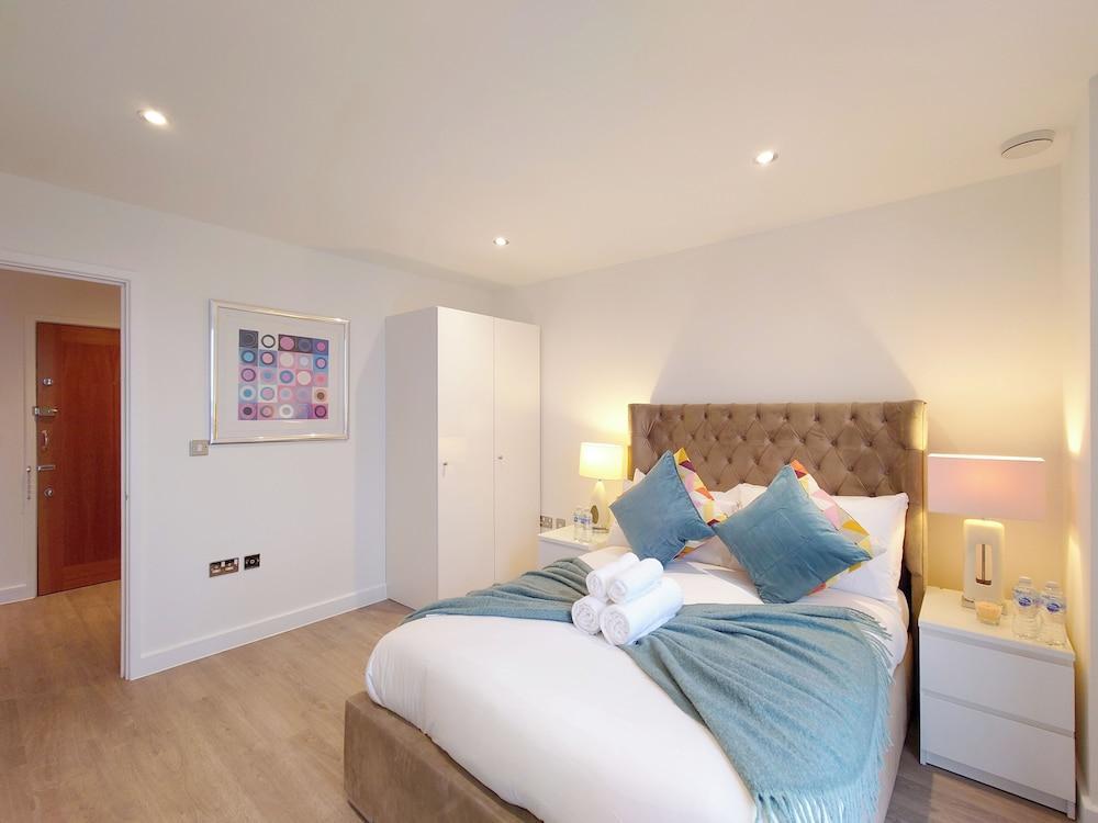Capital Stay - Two Bed Apartment In Excel Room Type - Luxury Apartment