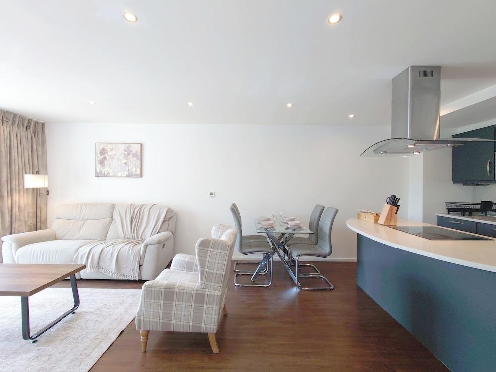 Capital Stay - Two Bed Apartment In Excel Room Type - Classic Apartment, River View