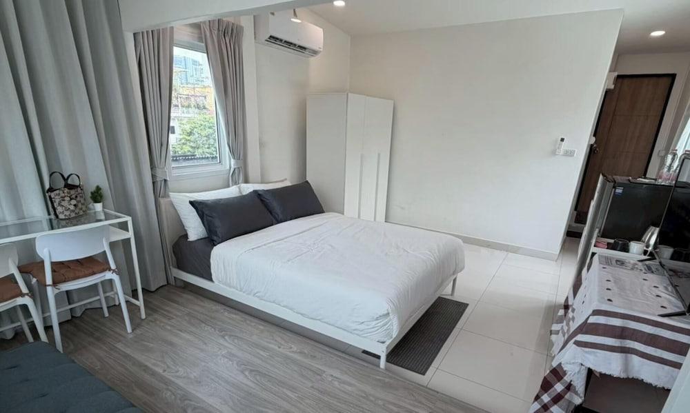Prime Silom Room Type - Panoramic Studio, 1 Queen Bed with Sofa bed, City View Prime Silom Room Type - Panoramic Studio, 1 Queen Bed with Sofa bed, City View