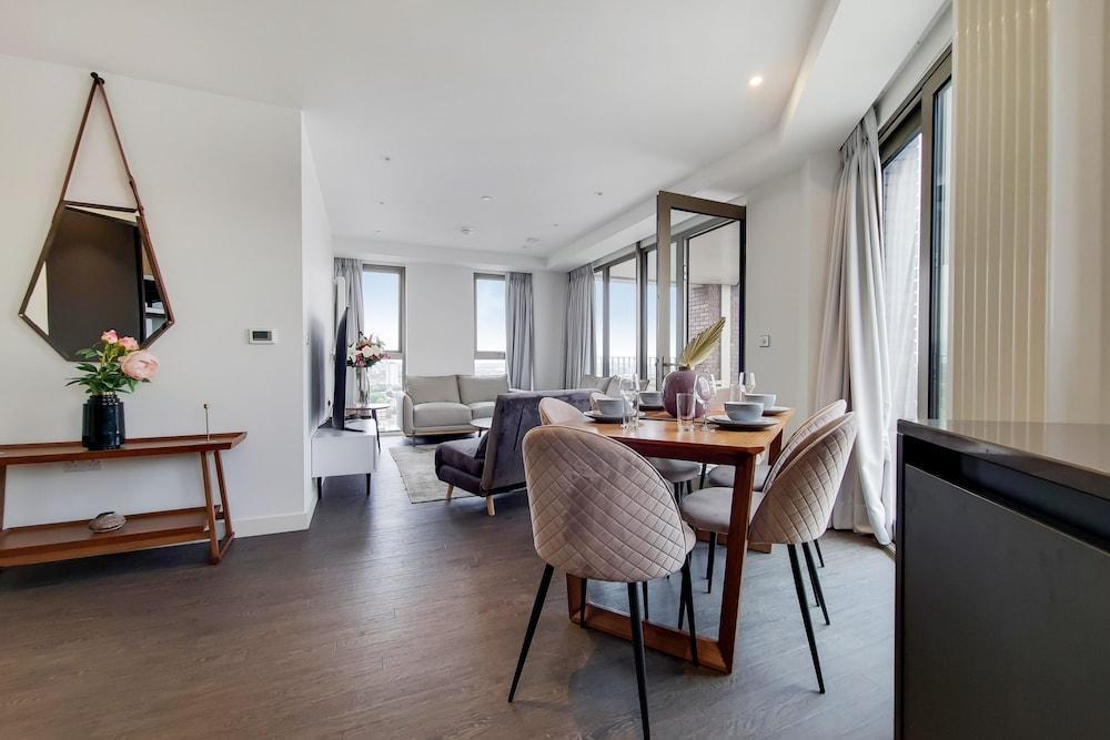 Capital Stay - Three Bed Apartment In Excel - Tap to explore photos