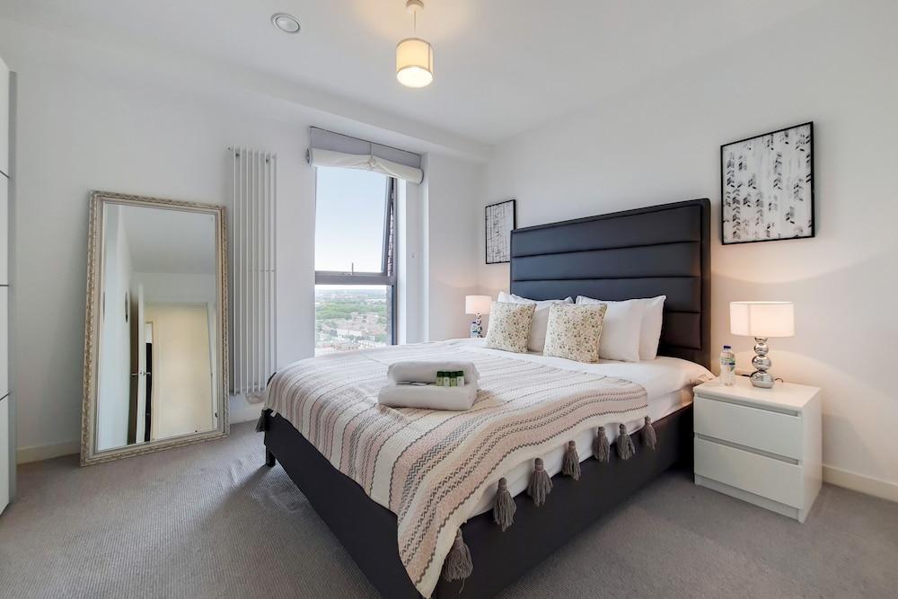 Capital Stay - Three Bed Apartment In Excel Room Type - Deluxe Apartment, 3 Bedrooms (by London Excel)