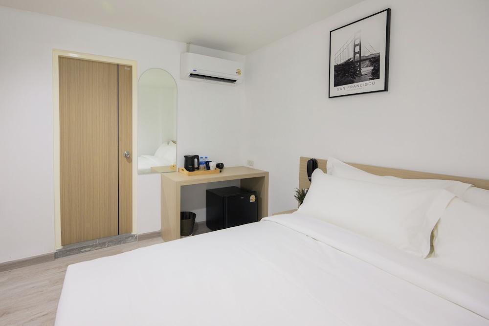 Global Hotel Pratunam Bangkok - Tap to explore photos
