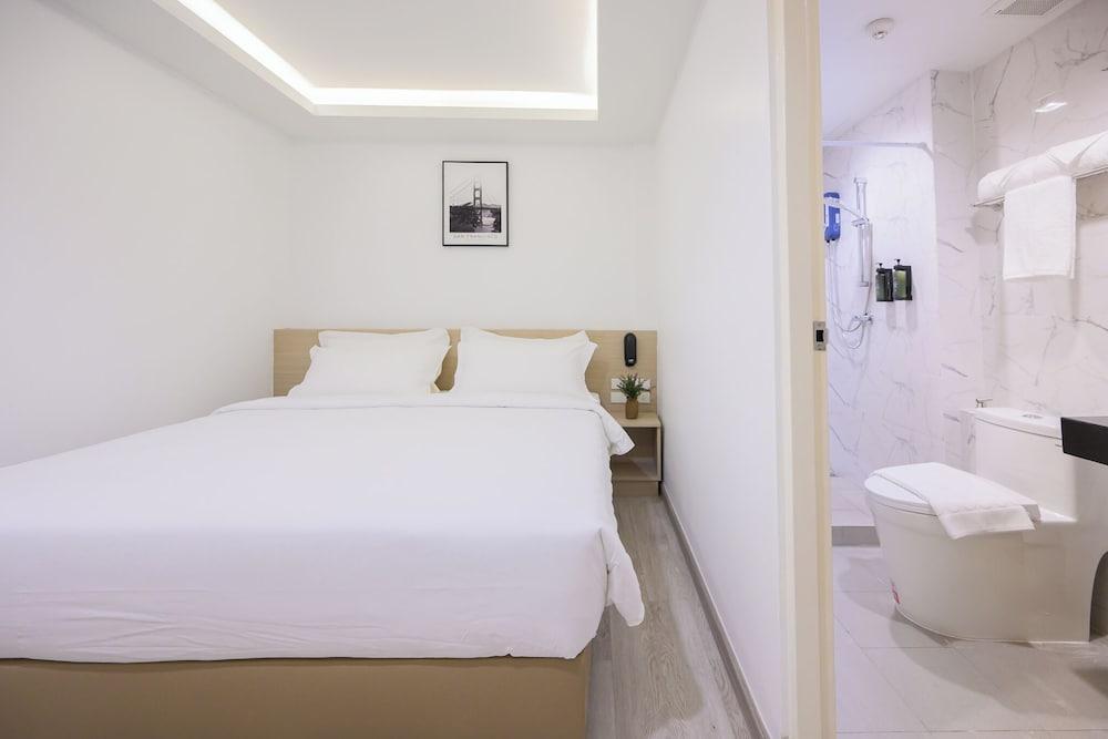 Global Hotel Pratunam Bangkok Room Type - Deluxe King (No Window)