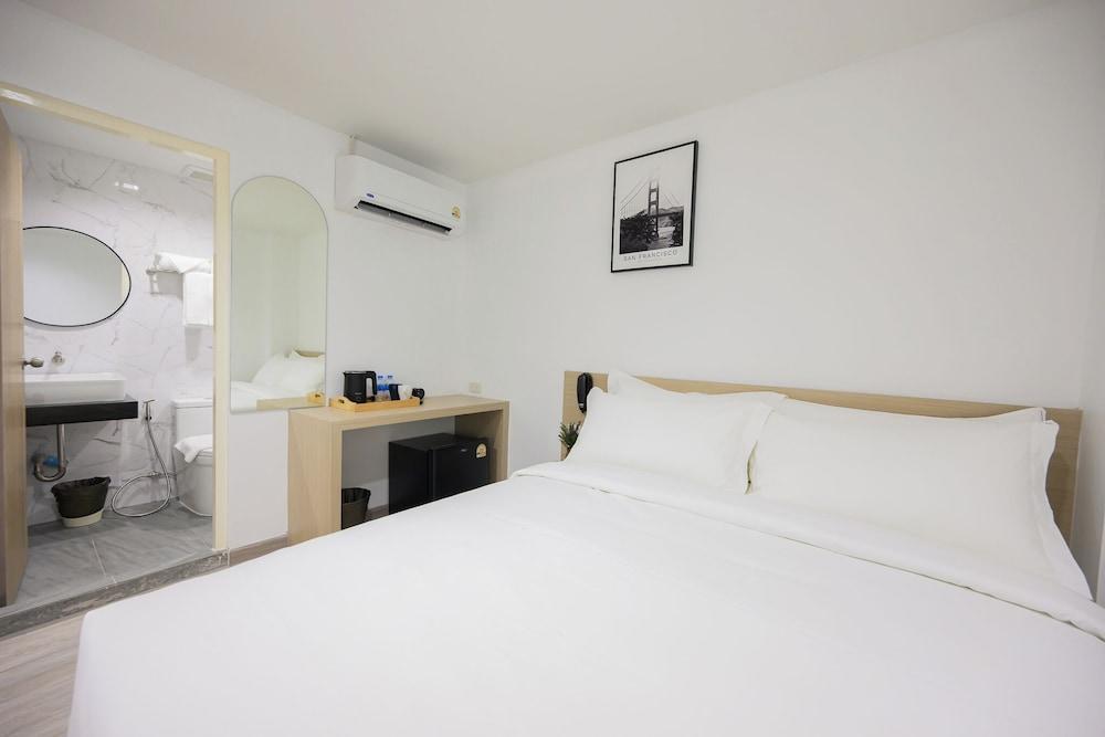 Global Hotel Pratunam Bangkok - Tap to explore photos