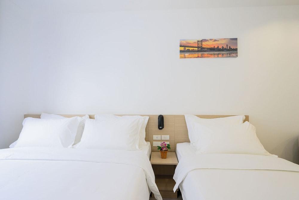 Global Hotel Pratunam Bangkok Room Type - Family Triple Room
