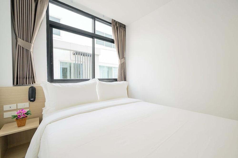 Global Hotel Pratunam Bangkok Room Type - Superior Queen