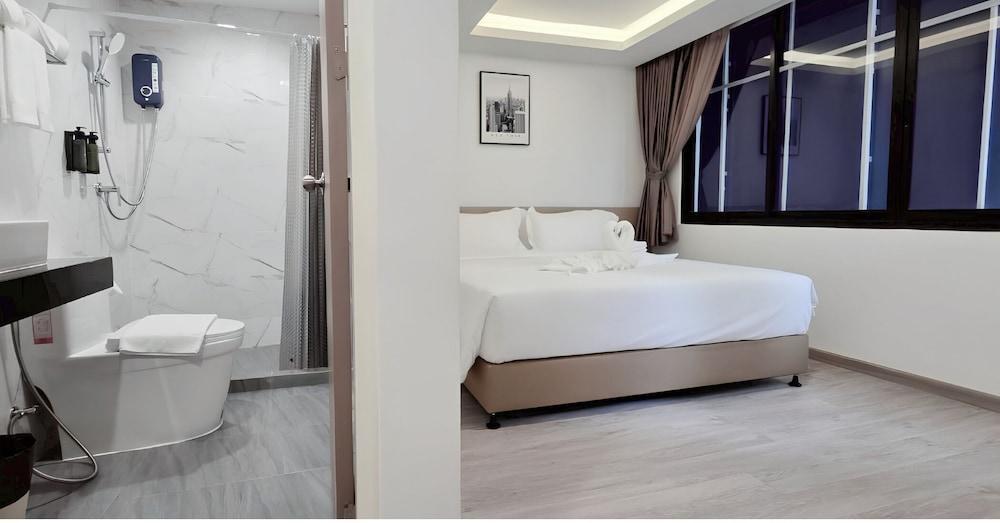 Global Hotel Pratunam Bangkok Room Type - Deluxe King
