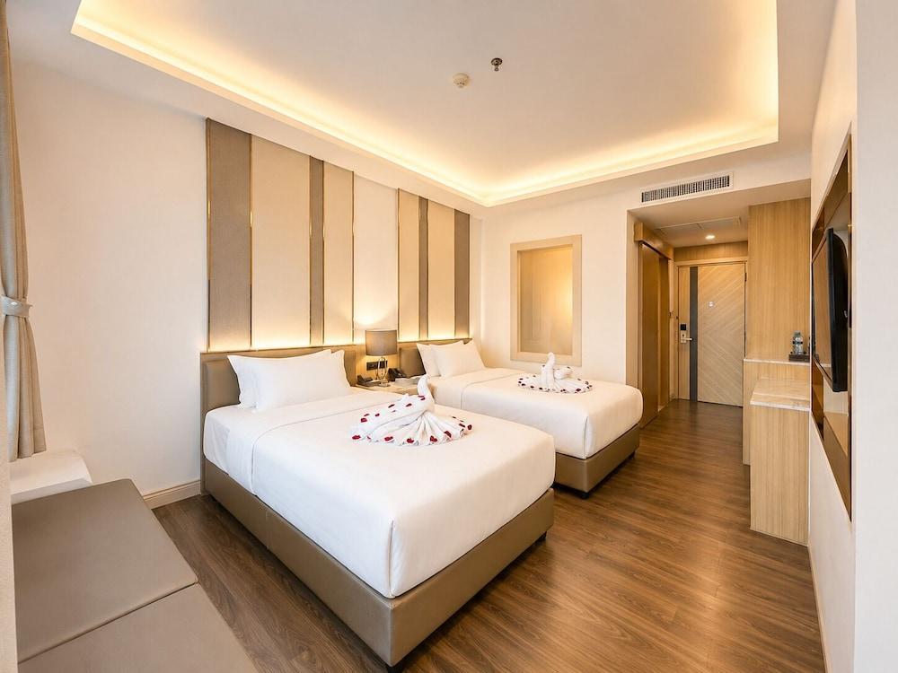 LEE HOTEL LAT PHRAO Room Type - Twin Room, City View