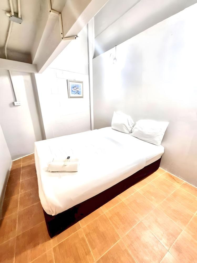 Znap Yaowarat Room Type - Queen Room No window