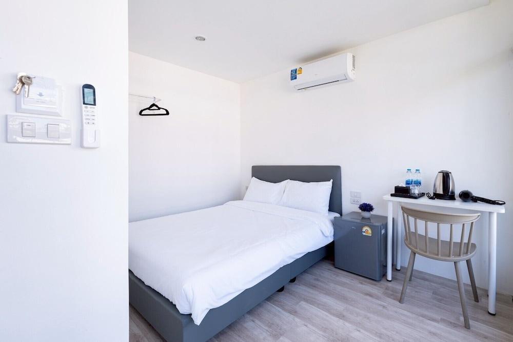 Rest Inn Silom Room Type - Comfort Double Room, 1 Queen Bed, Non Smoking, City View Rest Inn Silom Room Type - Comfort Double Room, 1 Queen Bed, Non Smoking, City View