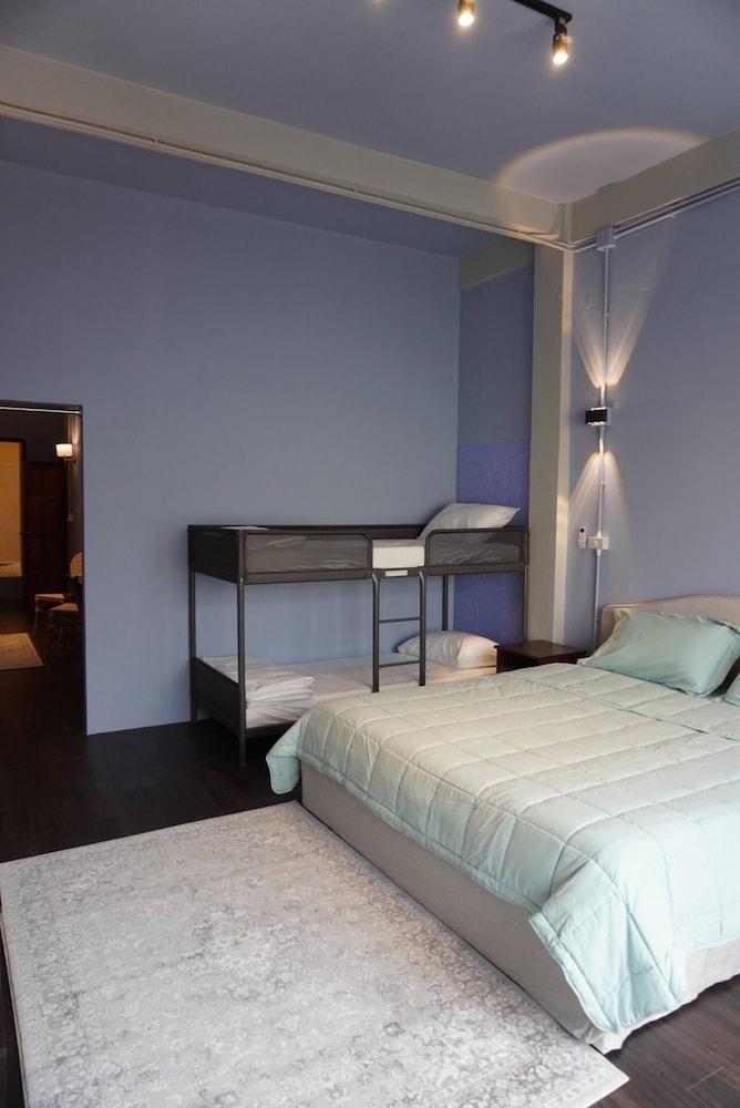 Large Room Near Grand Palace