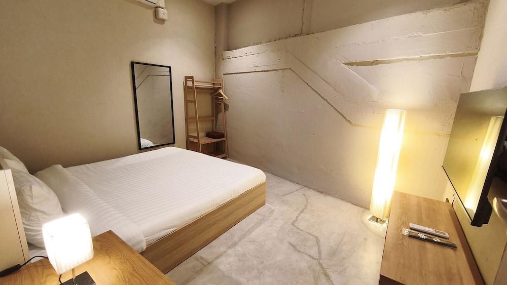 Kosin House Room Type - Standard Double Room, 1 King Bed