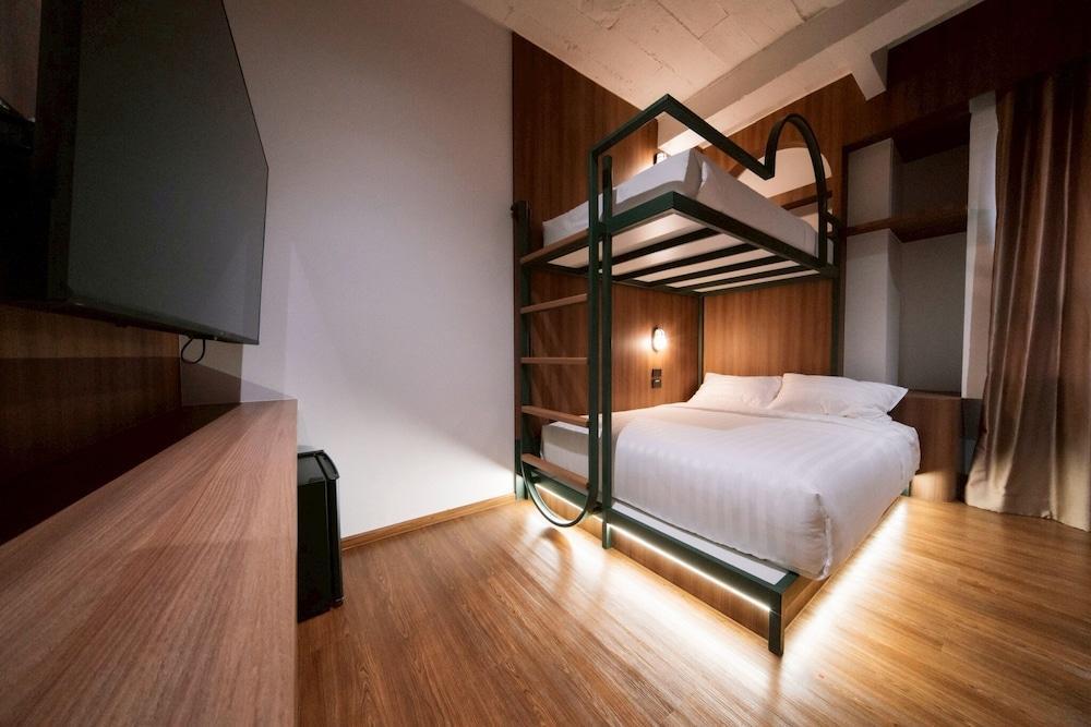 Krungthai Hostel Station Room Type - Family Triple Room, Non Smoking, Shared Bathroom Krungthai Hostel Station Room Type - Family Triple Room, Non Smoking, Shared Bathroom