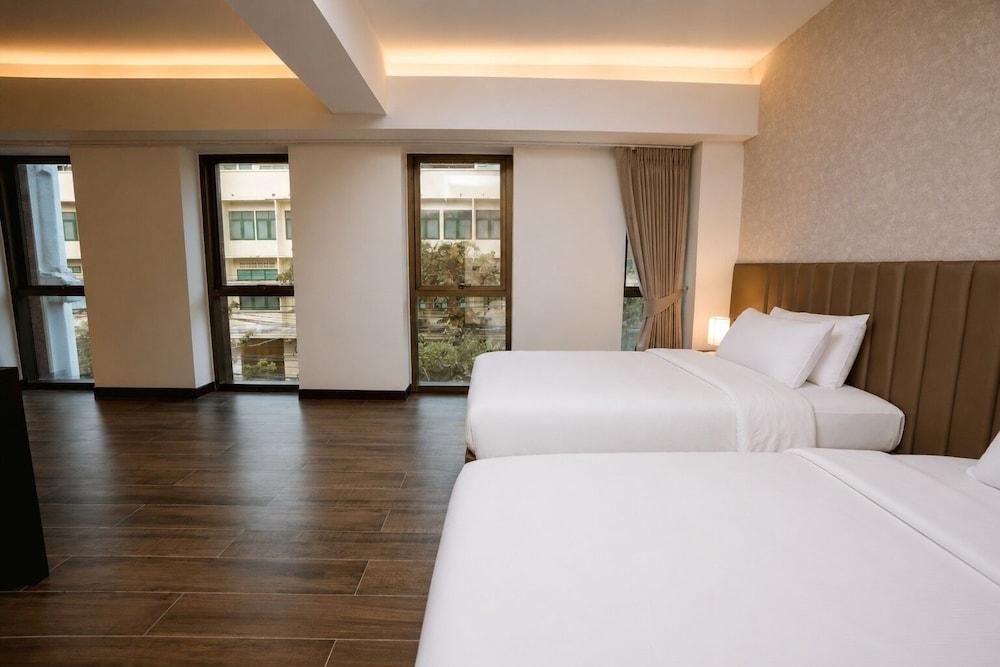 The Wang Yaowarat Hotel Room Type - Executive Double or Twin Room